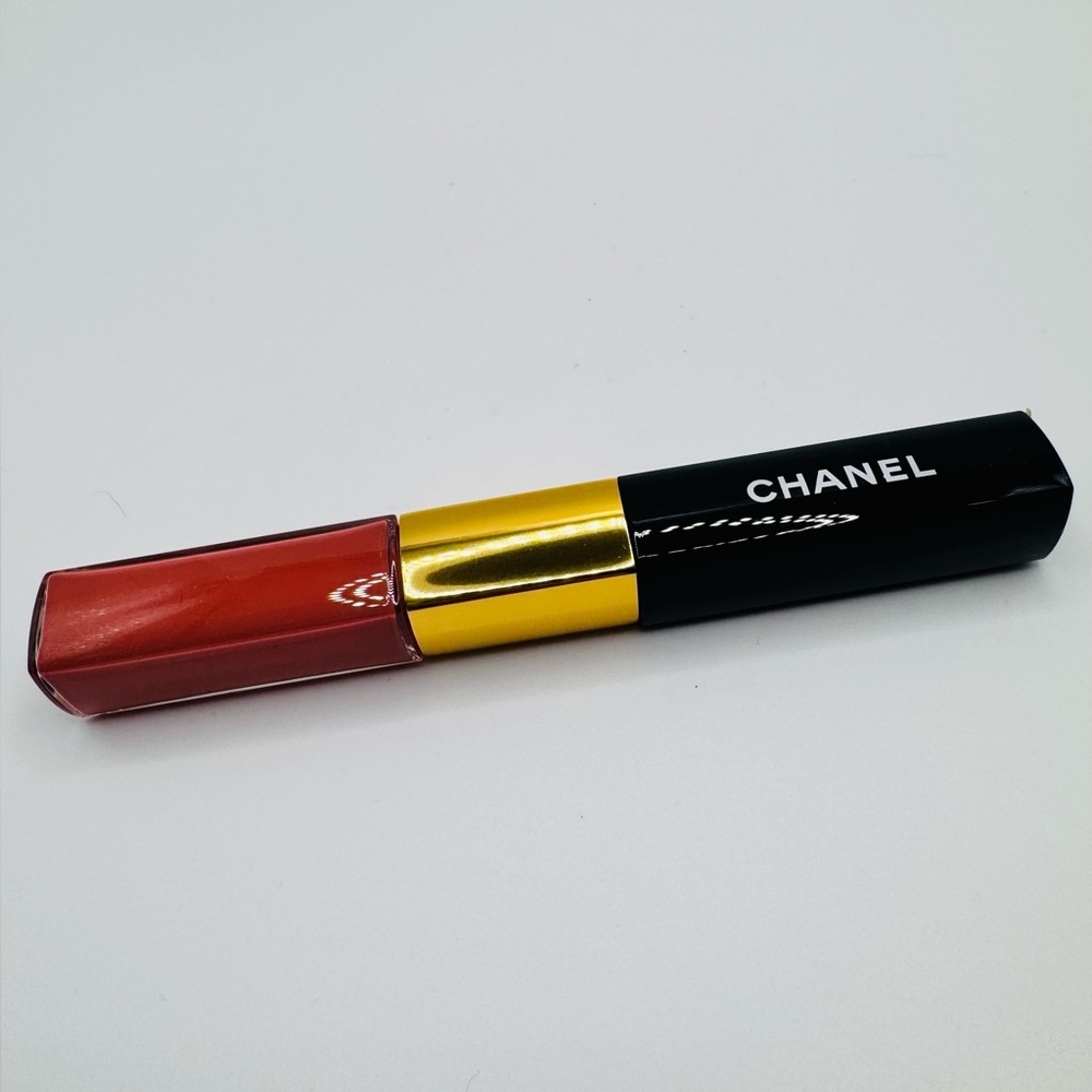Chanel Le Rouge Duo Ultra Tenue lip colour #40 light rose